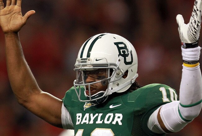 ARLINGTON, TX - NOVEMBER 26:  Robert Griffin III #10 of the Baylor Bears at Cowboys Stadium on November 26, 2011 in Arlington, Texas.  (Photo by Ronald Martinez/Getty Images)