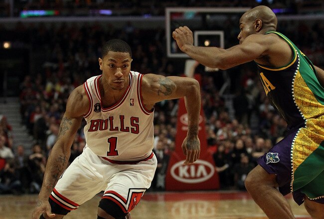 CHICAGO, IL - MARCH 07: Derrick Rose #1 of the Chicago Bulls drives against Jarrett Jack #2 of the New Orleans Hornets at the United Center on March 7, 2011 in Chicago, Illinois. The Bulls defeated the Hornets 85-77. NOTE TO USER: User expressly acknowledges and agrees that, by downloading and/or using this photograph, User is consenting to the terms and conditions of the Getty Images License Agreement. (Photo by Jonathan Daniel/Getty Images)