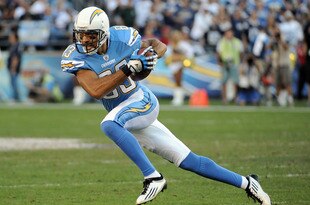 SAN DIEGO, CA - NOVEMBER 27:   Vincent Jackson #83 of the San Diego Chargers turns up field after his catch against the Denver Broncos at Qualcomm Stadium on November 27, 2011 in San Diego, California. The Broncos went on to win 16-13.   (Photo by Harry How/Getty Images)