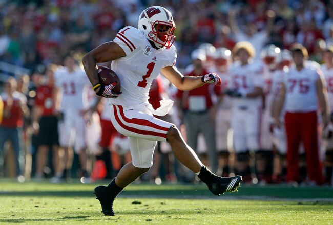 PASADENA, CA - JANUARY 02:  Wide receiver Nick Toon #1 of the Wisconsin Badgers runs after a catch in the first half against the Oregon Ducks at the 98th Rose Bowl Game on January 2, 2012 in Pasadena, California.  (Photo by Jeff Gross/Getty Images)