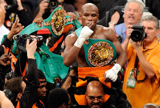 LAS VEGAS, NV - SEPTEMBER 17:  Floyd Mayweather Jr. is carried in the ring by CEO of Mayweather Promotions Leonard Ellerbe as they celebrate Mayweather's fourth-round knockout of Victor Ortiz to win the WBC welterweight title September 17, 2011 in Las Vegas, Nevada.  (Photo by Ethan Miller/Getty Images)