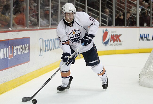 ANAHEIM, CA - JANUARY 16:  Sam Gagner #89 of the Edmonton Oilers skates against the Anaheim Ducks at the Honda Center on January 16, 2011 in Anaheim, California.  (Photo by Jeff Gross/Getty Images)