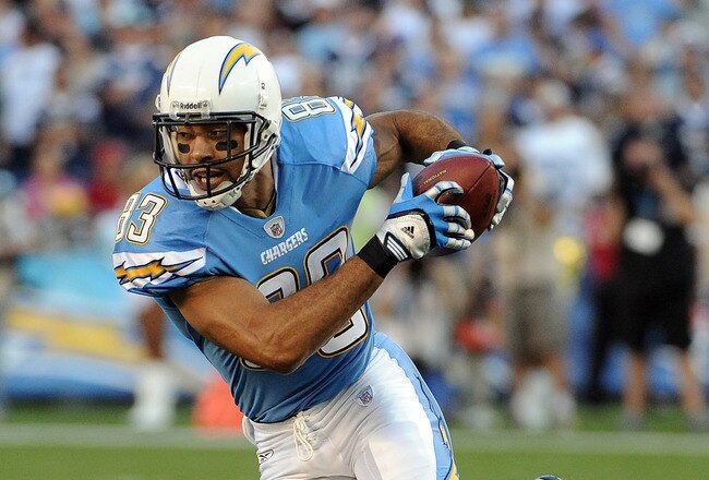 SAN DIEGO, CA - NOVEMBER 27:  Vincent Jackson #83 of the San Diego Chargers runs after a catch against the Denver Broncos at Qualcomm Stadium on November 27, 2011 in San Diego, California.  (Photo by Harry How/Getty Images)