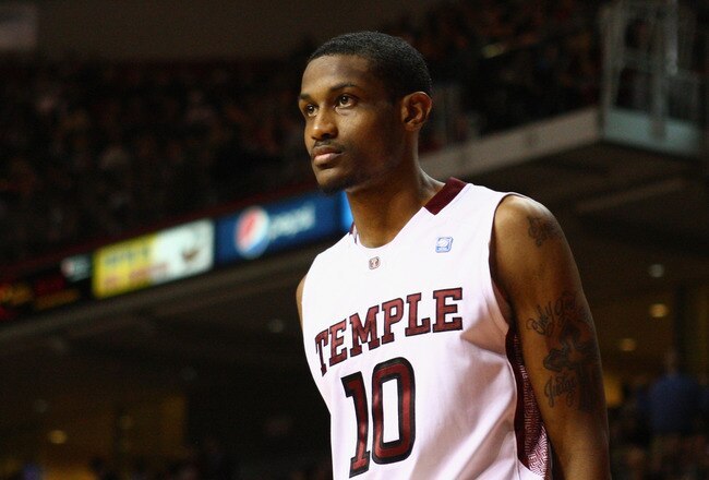 PHILADELPHIA, PA - DECEMBER 10:  Ramone Moore #10 of the Temple Owls looks on against the Villanova Wildcats at the Liacouras Center on December 10, 2011 in Philadelphia, Pennsylvania.  (Photo by Chris Chambers/Getty Images)