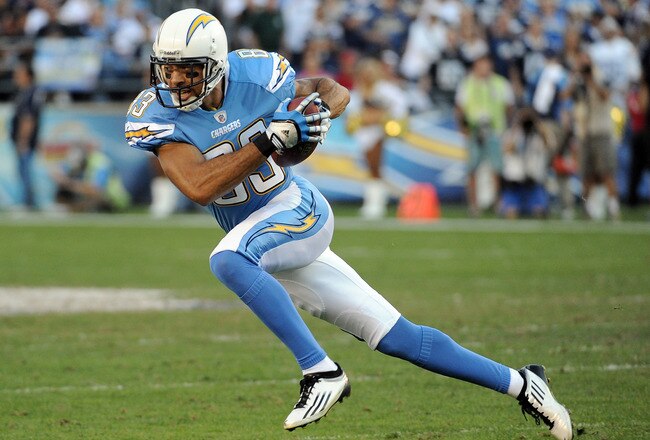 SAN DIEGO, CA - NOVEMBER 27:   Vincent Jackson #83 of the San Diego Chargers turns up field after his catch against the Denver Broncos at Qualcomm Stadium on November 27, 2011 in San Diego, California. The Broncos went on to win 16-13.   (Photo by Harry How/Getty Images)