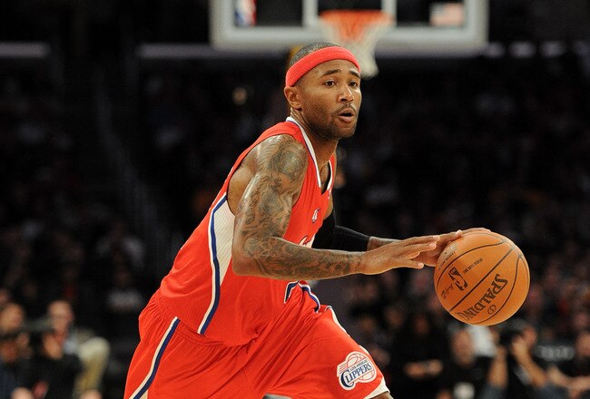 LOS ANGELES, CA - DECEMBER 19:  Mo Williams #25 of the Los Angeles Clippers dribbles to the basket during the game against the Los Angeles Lakers at Staples Center on December 19, 2011 in Los Angeles, California. NOTE TO USER: User expressly acknowledges and agrees that, by downloading and/or using this Photograph, user is consenting to the terms and conditions of the Getty Images License Agreement. Mandatory Copyright Notice: Copyright 2011 NBAE  (Photo by Harry How/Getty Images)