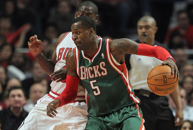 CHICAGO, IL - JANUARY 27:  Stephen Jackson #5 of the Milwaukee Bucks moves against Ronnie Brewer #11 of the Chicago Bulls at the United Center on January 27, 2012 in Chicago, Illinois. The Bulls defeated the Bucks 107-100. NOTE TO USER: User expressly acknowledges and agrees that, by downloading and or using this photograph, User is consenting to the terms and conditions of the Getty Images License Agreement.  (Photo by Jonathan Daniel/Getty Images)