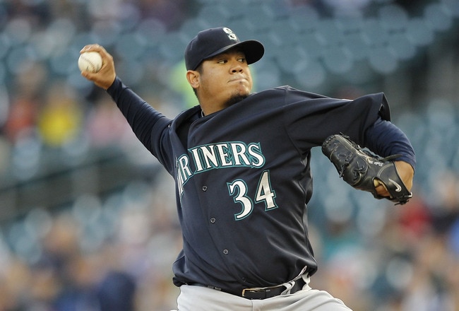 DETROIT - APRIL 26:  Felix Hernandez #34 of the Seattle Mariners pitches in the third inning of the game against the Detroit Tigers at Comerica Park on April 26, 2011 in Detroit, Michigan.  (Photo by Leon Halip/Getty Images)