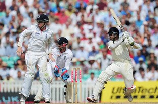 LONDON, ENGLAND - AUGUST 21:  Rahul Dravid of India hits out watched by wicketkeeper Matt Prior and Ian Bell of England during day four of the 4th npower Test Match between England and India at The Kia Oval on August 21, 2011 in London, England.  (Photo by Shaun Botterill/Getty Images)