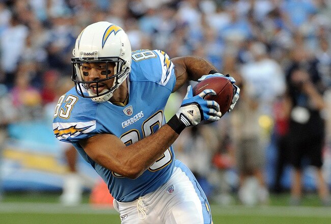 SAN DIEGO, CA - NOVEMBER 27:  Vincent Jackson #83 of the San Diego Chargers runs after a catch against the Denver Broncos at Qualcomm Stadium on November 27, 2011 in San Diego, California.  (Photo by Harry How/Getty Images)