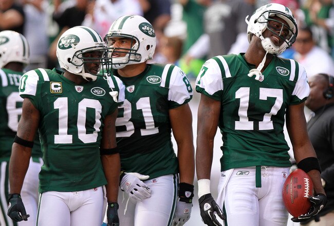 EAST RUTHERFORD, NJ - OCTOBER 23: Plaxico Burress #17 of the New York Jets celebrates a touchdown with teammates Santonio Holmes #10 and Dustin Keller #81 against the San Diego Chargers at MetLife Stadium on October 23, 2011 in East Rutherford, New Jersey.  (Photo by Nick Laham/Getty Images)
