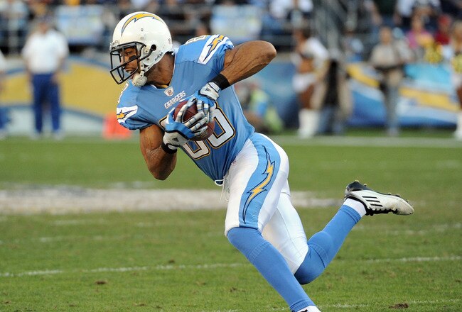 SAN DIEGO, CA - NOVEMBER 27:  Vincent Jackson #83 of the San Diego Chargers runs after a catch against the Denver Broncos at Qualcomm Stadium on November 27, 2011 in San Diego, California.  (Photo by Harry How/Getty Images)