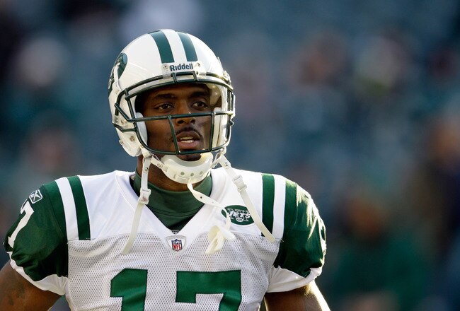PHILADELPHIA, PA - DECEMBER 18:  Plaxico Burress #17 of the New York Jets warms up before the start of the Jets game against the Philadelphia Eagles at Lincoln Financial Field on December 18, 2011 in Philadelphia, Pennsylvania.  (Photo by Rob Carr/Getty Images)