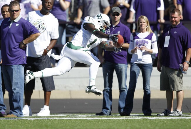 MANHATTAN, KS - OCTOBER 1: Kendall Wright #1 of the Baylor Bears dives for the end zone to complete a 43-yard touchdown in the second quarter against the Kansas State Wildcats at Bill Snyder Family Football Stadium on October 1, 2011 in Manhattan, Kansas. (Photo by Joe Robbins/Getty Images)