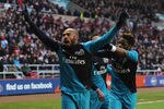 SUNDERLAND, ENGLAND - FEBRUARY 11:  Thierry Henry (L) of Arsenal celebrates scoring to make it 2-1 with Alex Song (R) during the Barclays Premier League match between Sunderland and Arsenal at the Stadium of Light on February 11, 2012 in Sunderland, England.  (Photo by Michael Regan/Getty Images)