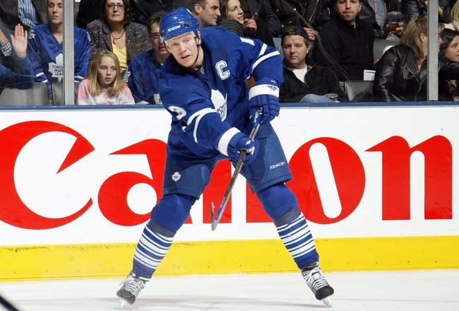 TORONTO - FEBRUARY 2: Mats Sundin #13 of the Toronto Maple Leafs passes the puck against the Ottawa Senators during their NHL game at the Air Canada Centre February 2, 2008 in Toronto, Ontario.(Photo By Dave Sandford/Getty Images)