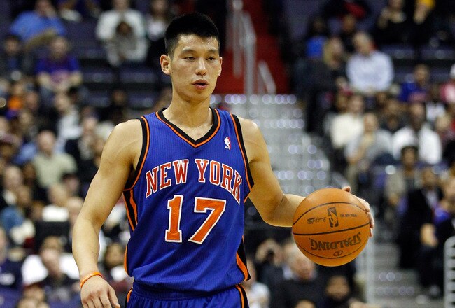 WASHINGTON, DC - FEBRUARY 08:  Jeremy Lin #17 of the New York Knicks brings the ball up the floor during the first half against the Washington Wizards  at Verizon Center on February 8, 2012 in Washington, DC. NOTE TO USER: User expressly acknowledges and agrees that, by downloading and or using this photograph, User is consenting to the terms and conditions of the Getty Images License Agreement.  (Photo by Rob Carr/Getty Images)