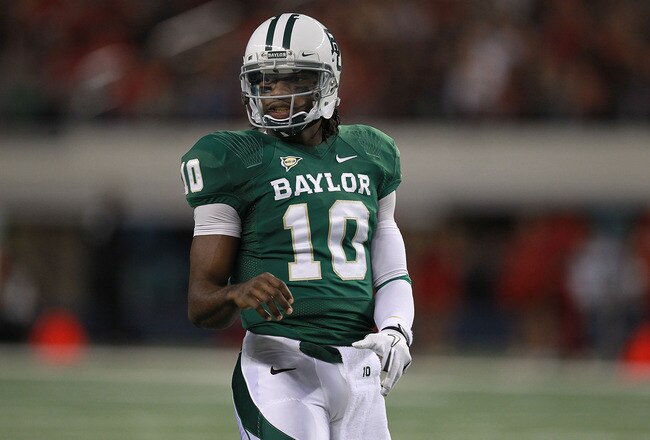 ARLINGTON, TX - NOVEMBER 26:  Robert Griffin III #10 of the Baylor Bears at Cowboys Stadium on November 26, 2011 in Arlington, Texas.  (Photo by Ronald Martinez/Getty Images)