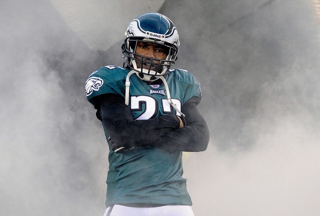 PHILADELPHIA, PA - NOVEMBER 27:  Asante Samuel #22 of the Philadelphia Eagles takes the field through the smoke during player introductions against the New England Patriots at Lincoln Financial Field on November 27, 2011 in Philadelphia, Pennsylvania.  (Photo by Patrick McDermott/Getty Images)