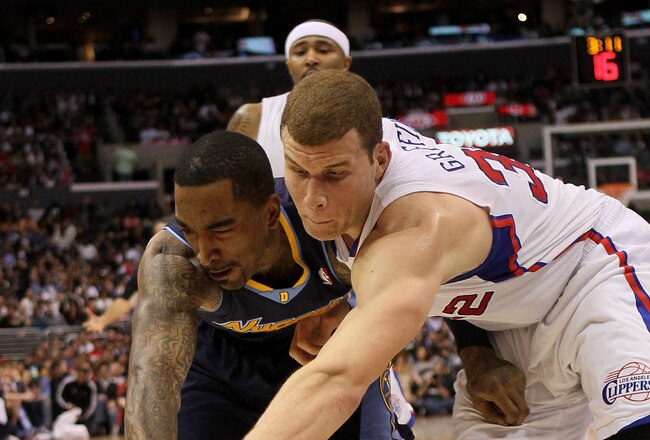 LOS ANGELES, CA - MARCH 05:  Blake Griffin #32 of the Los Angeles Clippers goes for a loose ball against J.R. Smith #5 of the Denver Nuggets at Staples Center on March 5, 2011 in Los Angeles, California.  The Clippers won 100-94. NOTE TO USER: User expressly acknowledges and agrees that, by downloading and or using this photograph, User is consenting to the terms and conditions of the Getty Images License Agreement.  (Photo by Stephen Dunn/Getty Images)