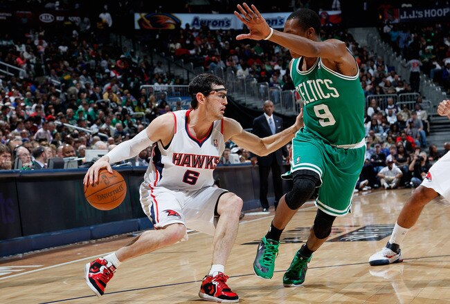 ATLANTA, GA - APRIL 01:  Kirk Hinrich #6 of the Atlanta Hawks against Rajon Rondo #9 of the Boston Celtics at Philips Arena on April 1, 2011 in Atlanta, Georgia.  NOTE TO USER: User expressly acknowledges and agrees that, by downloading and/or using this Photograph, user is consenting to the terms and conditions of the Getty Images License Agreement.  (Photo by Kevin C. Cox/Getty Images)