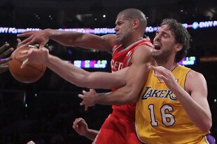LOS ANGELES, CA - FEBRUARY 01:  Pau Gasol #16 of the Los Angeles Lakers and Shane Battier #31 of the Houston Rockets battle for a rebound in the first half at Staples Center on February 1, 2011 in Los Angeles, California. The Lakers defeated the Rockets 114-106. NOTE TO USER: User expressly acknowledges and agrees that, by downloading and or using this photograph, User is consenting to the terms and conditions of the Getty Images License Agreement.  (Photo by Jeff Gross/Getty Images)