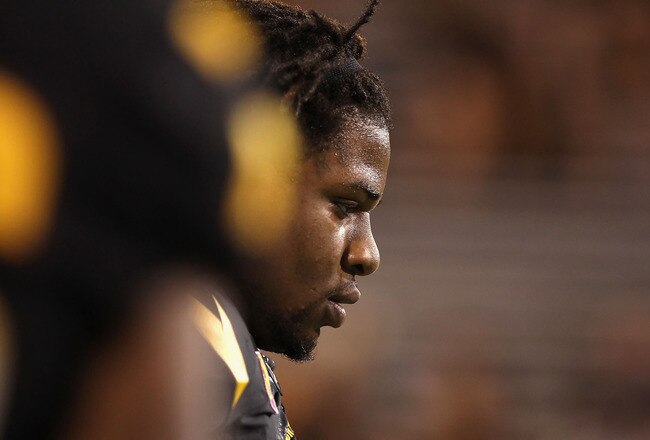 TEMPE, AZ - SEPTEMBER 09:  Linebacker Vontaze Burfict #7 of the Arizona State Sun Devils warms up before the college football game against the Missouri Tigers at Sun Devil Stadium on September 9, 2011 in Tempe, Arizona. The Sun Devils defeated the Tigers 37-30 in overtime.  (Photo by Christian Petersen/Getty Images)