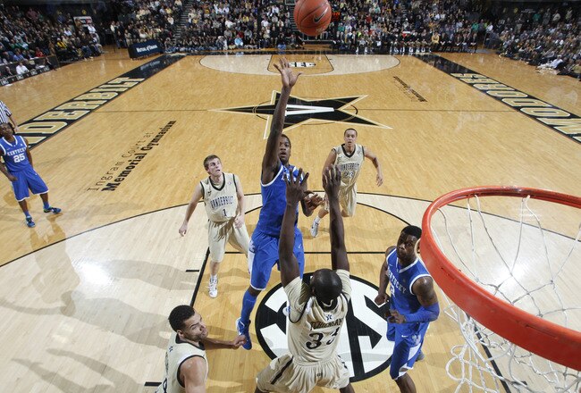 NASHVILLE, TN - FEBRUARY 11: Michael Kidd-Gilchrist #14 of the Kentucky Wildcats shoots in the lane against the Vanderbilt Commodores at Memorial Gymnasium on February 11, 2012 in Nashville, Tennessee. Kentucky won 69-63. (Photo by Joe Robbins/Getty Images)