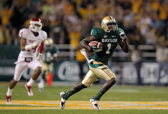 WACO, TX - NOVEMBER 19: Kendall Wright #1 of the Baylor Bears runs during a game against the Oklahoma Sooners at Floyd Casey Stadium on November 19, 2011 in Waco, Texas.  (Photo by Sarah Glenn/Getty Images)