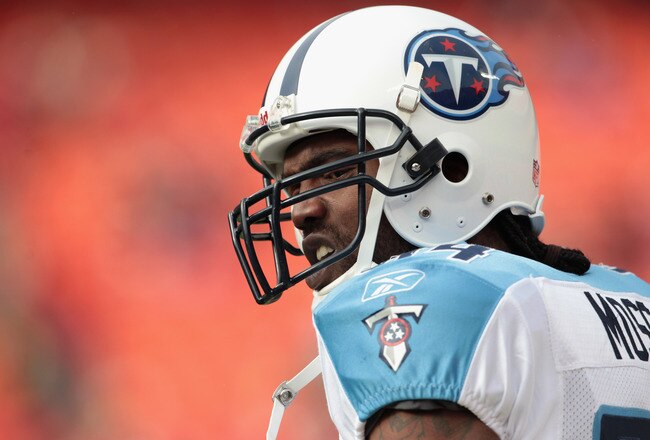 KANSAS CITY, MO - DECEMBER 26:  Receiver Randy Moss #84 of the Tennessee Titans warms up prior to the start of the game against the Kansas City Chiefs on December 26, 2010 at Arrowhead Stadium in Kansas City, Missouri.  (Photo by Jamie Squire/Getty Images)