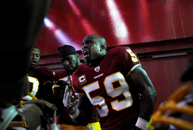 LANDOVER, MD - NOVEMBER 6: Linebacker London Fletcher #59 of the Washington Redskins pumps up other linebackers before taking on the San Francisco 49ers at FedExField on November 6, 2011 in Landover, Maryland. (Photo by Patrick Smith/Getty Images)