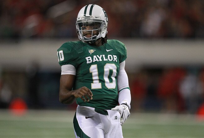 ARLINGTON, TX - NOVEMBER 26:  Robert Griffin III #10 of the Baylor Bears at Cowboys Stadium on November 26, 2011 in Arlington, Texas.  (Photo by Ronald Martinez/Getty Images)