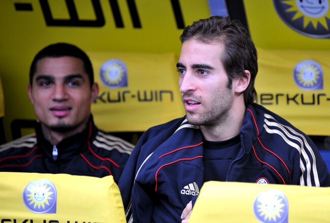 VERONA, ITALY - FEBRUARY 20: Mathieu Flamini looks on from the bench during the Serie A match between AC Chievo Verona and AC Milan at Stadio Marc'Antonio Bentegodi on February 20, 2011 in Verona, Italy.  (Photo by Roberto Serra/Getty Images)
