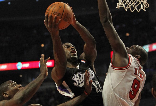 CHICAGO, IL - FEBRUARY 14:  Tyreke Evans #13 of the Sacramento Kings shoots between Ronnie Brewer #11 and Loul Deng #9 of the Chicago Bulls at the United Center on February 14, 2012 in Chicago, Illinois. NOTE TO USER: User expressly acknowledges and agrees that, by downloading and or using this photograph, User is consenting to the terms and conditions of the Getty Images License Agreement.  (Photo by Jonathan Daniel/Getty Images)