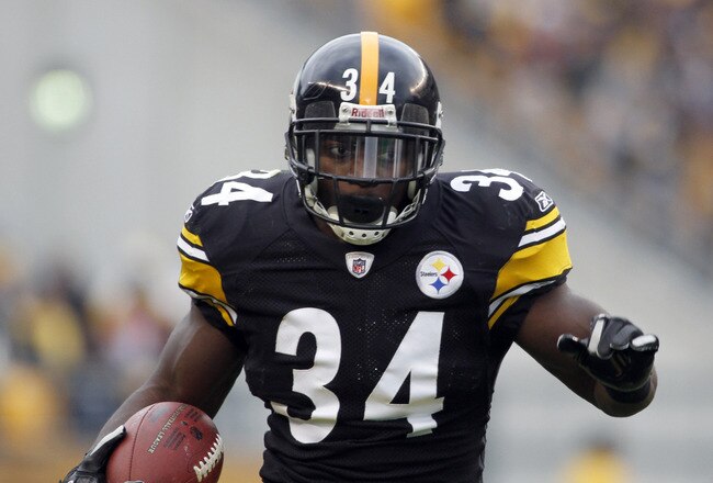 PITTSBURGH, PA - DECEMBER 24:  Rashard Mendenhall #34 of the Pittsburgh Steelers carries the ball against the St. Louis Rams during the game on December 24, 2011 at Heinz Field in Pittsburgh, Pennsylvania.  The Steelers won 27-0.  (Photo by Justin K. Aller/Getty Images)