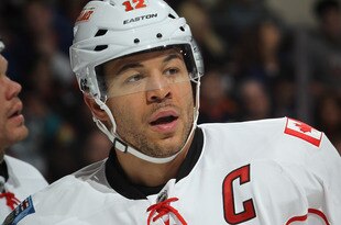 UNIONDALE, NY - DECEMBER 29:  Jarome Iginla #12 of the Calgary Flames skates against the New York Islanders at the Nassau Veterans Memorial Coliseum on December 29, 2011 in Uniondale, New York. The Islanders defeated the Flames 3-1.  (Photo by Bruce Bennett/Getty Images)