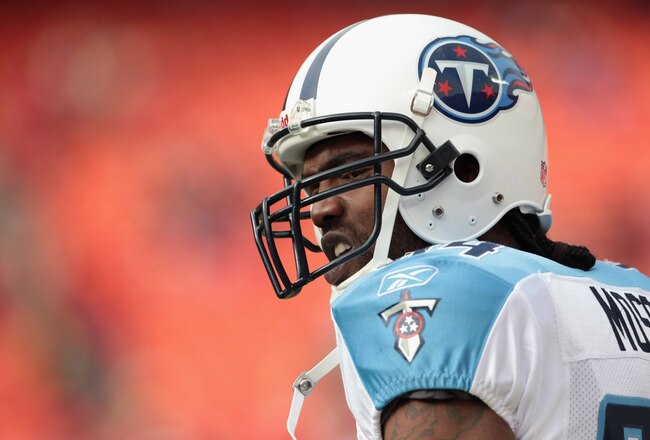 KANSAS CITY, MO - DECEMBER 26:  Receiver Randy Moss #84 of the Tennessee Titans warms up prior to the start of the game against the Kansas City Chiefs on December 26, 2010 at Arrowhead Stadium in Kansas City, Missouri.  (Photo by Jamie Squire/Getty Images)