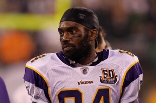 EAST RUTHERFORD, NJ - OCTOBER 11:  Randy Moss #84 of the Minnesota Vikings looks on against the New York Jets at New Meadowlands Stadium on October 11, 2010 in East Rutherford, New Jersey.  (Photo by Jim McIsaac/Getty Images)