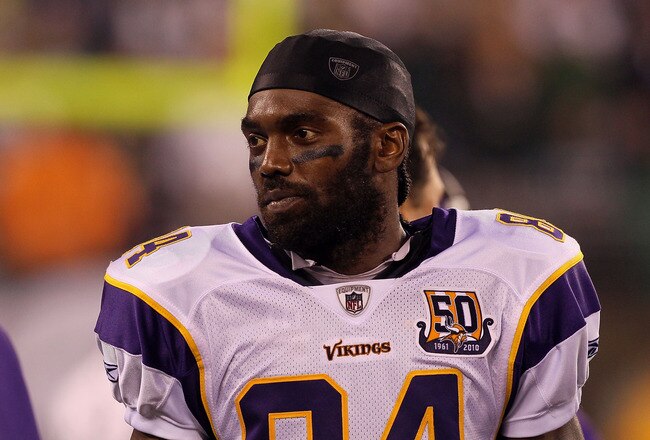 EAST RUTHERFORD, NJ - OCTOBER 11:  Randy Moss #84 of the Minnesota Vikings looks on against the New York Jets at New Meadowlands Stadium on October 11, 2010 in East Rutherford, New Jersey.  (Photo by Jim McIsaac/Getty Images)