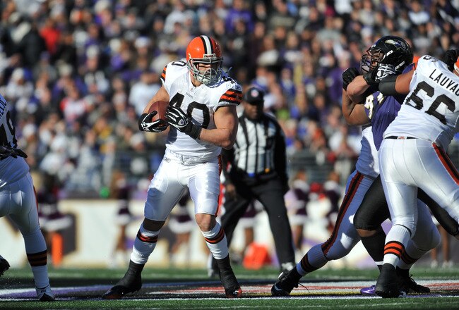 BALTIMORE, MD - DECEMBER 24:  Peyton Hillis #52 of the Cleveland Browns runs the ball against the Baltimore Ravens at M&T Bank Stadium on December 24. 2011 in Baltimore, Maryland. The Ravens lead the Browns 17-00 at the half. (Photo by Larry French/Getty Images)