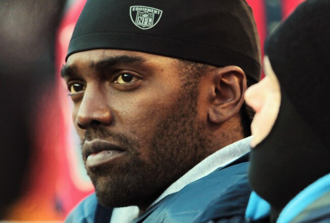 KANSAS CITY, MO - DECEMBER 26:  Receiver Randy Moss #84 of the Tennessee Titans watches from the sidelines during the game against the Kansas City Chiefs on December 26, 2010 at Arrowhead Stadium in Kansas City, Missouri.  (Photo by Jamie Squire/Getty Images)
