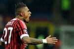 MILAN, ITALY - FEBRUARY 15:  Kevin Prince Boateng of AC Milan celebrates scoring the first goal during the UEFA Champions League round of 16 first leg match between AC Milan and Arsenal FC at Stadio Giuseppe Meazza on February 15, 2012 in Milan, Italy.  (Photo by Claudio Villa/Getty Images)