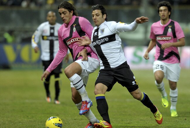 PARMA, ITALY - FEBRUARY 15:  Sergio Floccari (R) of Parma competes with Alessandro Matri of Juventus during the Serie A match between Parma FC and Juventus FC at Stadio Ennio Tardini on February 15, 2012 in Parma, Italy.  (Photo by Dino Panato/Getty Images)