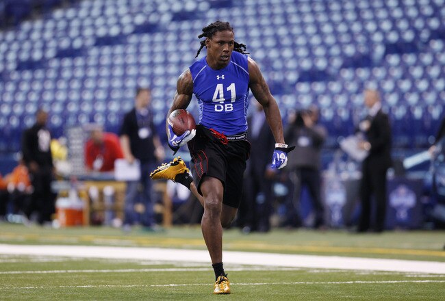 INDIANAPOLIS, IN - MARCH 1: Defensive back Robert Sands #41 of West Virginia runs with the football during the 2011 NFL Scouting Combine at Lucas Oil Stadium on February 28, 2011 in Indianapolis, Indiana. (Photo by Joe Robbins/Getty Images)