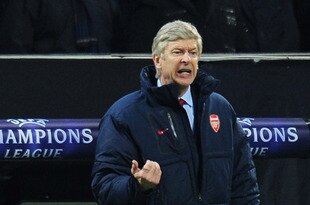 MILAN, ITALY - FEBRUARY 15:  Arsene Wenger, manager of Arsenal gives instructions during the UEFA Champions League round of 16 first leg match between AC Milan and Arsenal at Stadio Giuseppe Meazza on February 15, 2012 in Milan, Italy.  (Photo by Shaun Botterill/Getty Images)