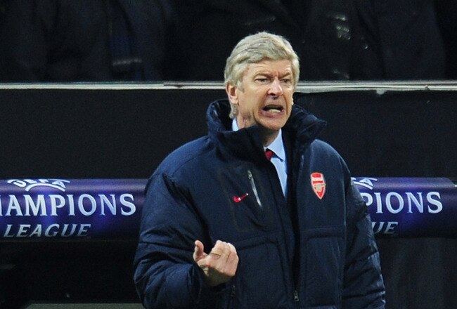 MILAN, ITALY - FEBRUARY 15:  Arsene Wenger, manager of Arsenal gives instructions during the UEFA Champions League round of 16 first leg match between AC Milan and Arsenal at Stadio Giuseppe Meazza on February 15, 2012 in Milan, Italy.  (Photo by Shaun Botterill/Getty Images)