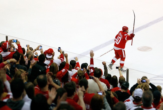DETROIT, MI - FEBRUARY 14: Henrik Zetterberg #40 of the Detroit Red Wings salutes fans as the first star of the game after the Red Wings NHL record breaking 21st consecutive home victory defeating the Dallas Stars 3-1 at Joe Louis Arena on February 14, 2012 in Detroit, Michigan. (Photo by Gregory Shamus/Getty Images)