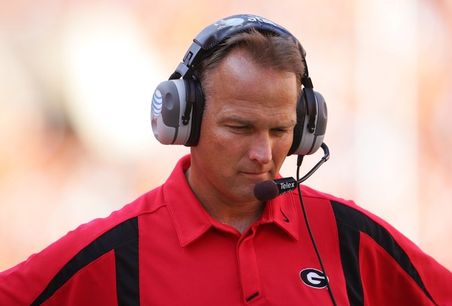 KNOXVILLE, TN - OCTOBER 06: Head coach Mark Richt of the Georgia Bulldogs watches on against the Tennessee Volunteers at Neyland Stadium on October 6, 2007 in Knoxville, Tennessee. (Photo by Streeter Lecka/Getty Images)