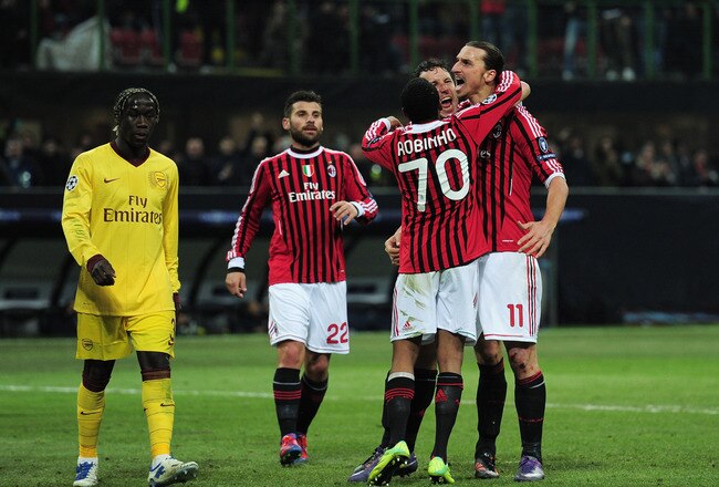 MILAN, ITALY - FEBRUARY 15:  Zlatan Ibrahimovic of AC Milan celebrates scoring his penalty with team mates during the UEFA Champions League round of 16 first leg match between AC Milan and Arsenal at Stadio Giuseppe Meazza on February 15, 2012 in Milan, Italy.  (Photo by Shaun Botterill/Getty Images)