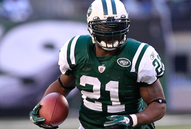 EAST RUTHERFORD, NJ - DECEMBER 11:  LaDainian Tomlinson #21 of the New York Jets rushes for a touchdown against the Kansas City Chiefs at MetLife Stadium on December 11, 2011 in East Rutherford, New Jersey.  (Photo by Chris Trotman/Getty Images)